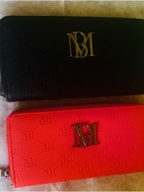NWT Badgely Mischka Black and Red Zip Wallet